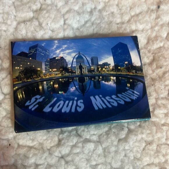 St. Louis, Missouri magnet - Picture 1 of 3